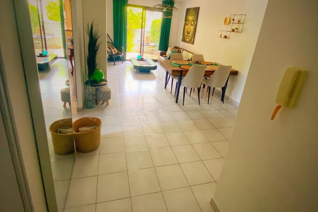 Cocoon'Isle - Jardinet- Jacuzzi Appartement LʼIsle-sur-la-Sorgue Buitenkant foto