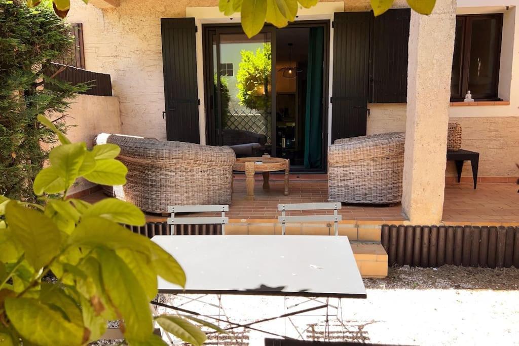 Cocoon'Isle - Jardinet- Jacuzzi Appartement LʼIsle-sur-la-Sorgue Buitenkant foto
