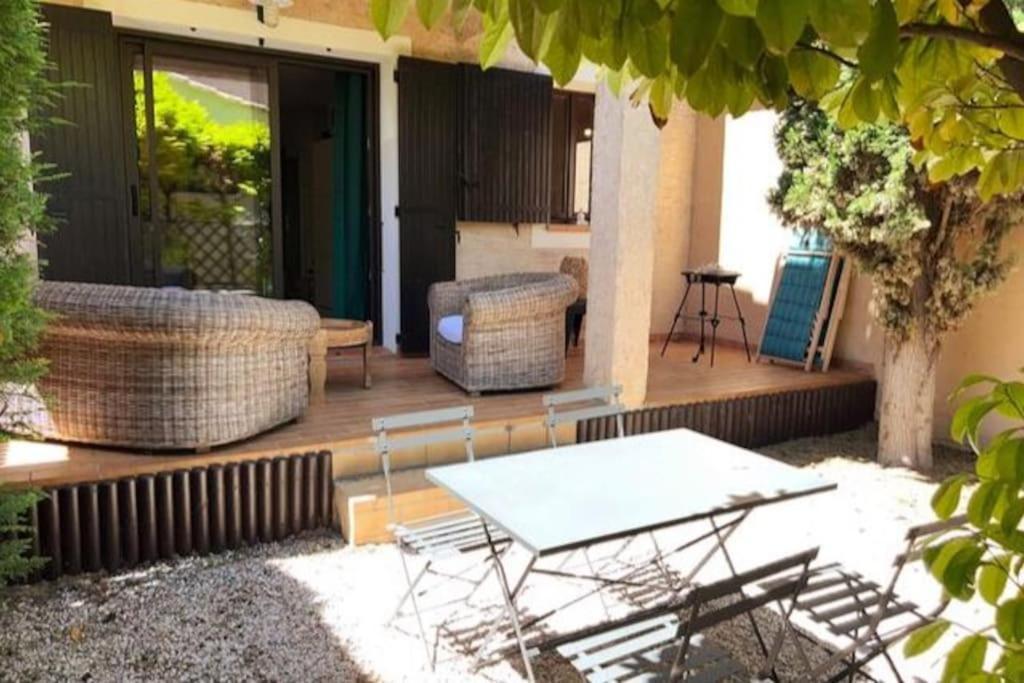 Cocoon'Isle - Jardinet- Jacuzzi Appartement LʼIsle-sur-la-Sorgue Buitenkant foto